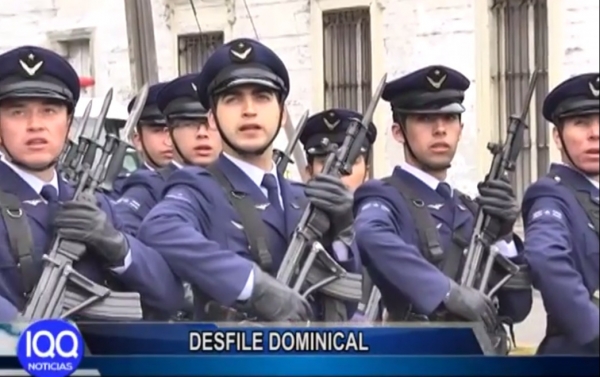 DESFILE DOMINICAL