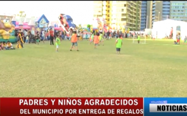 PADRES Y NI&Ntilde;OS AGRADECIDOS DEL MUNICIPIO POR ENTREGA DE REGALOS