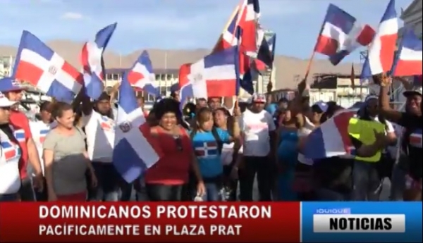 DOMINICANOS PROTESTARON PACIFICAMENTE EN PLAZA PRAT