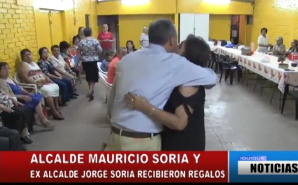 ALCALDE MAURICIO SORIA Y EX ALCALDE JORGE SORIA RECIBIERON REGALOS